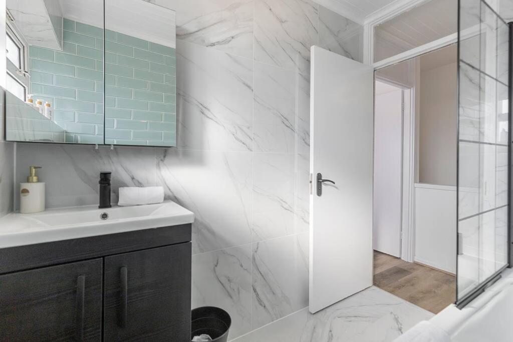 Shard View 2Br Next Tower Bridge Appartement Londen Buitenkant foto
